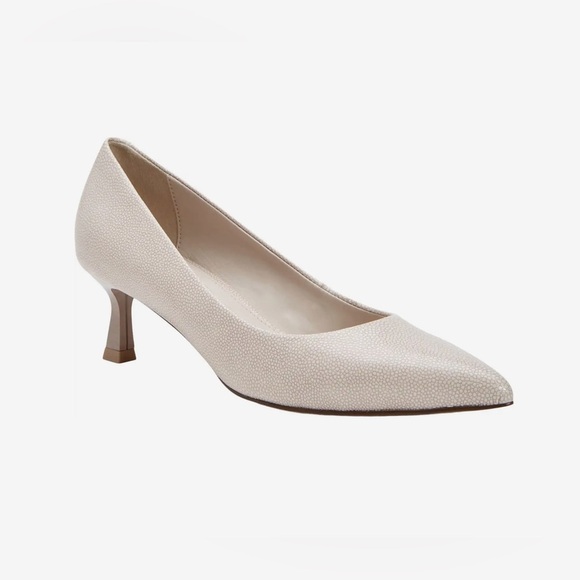 Katy Perry

The Golden Pump - Picture 7 of 11